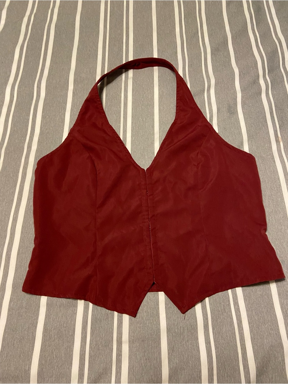 SHEIN Burgundy Halter V-Neck Crop Top